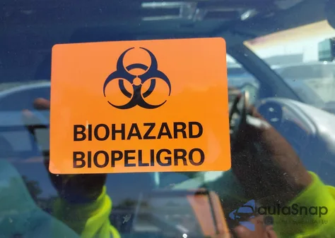 1999 Chevrolet Express G1500 z USA, uszkodzony, nr VIN 1GBFG15R6X1032057